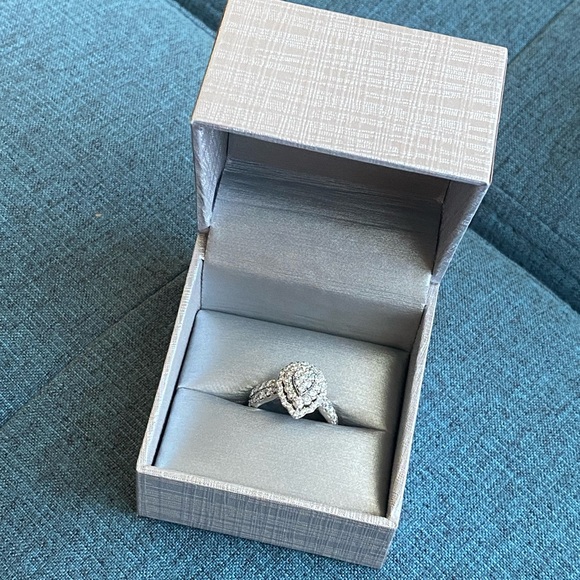 warranty on rings,. Rings can be resize,cleaned and get diamond replaced . - Picture 2 of 10